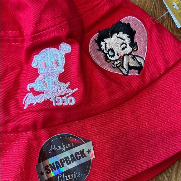 Head Gear Red Bucket Hat with Betty Boop Cartoon Patches o/s Adult new - Picture 3 of 9